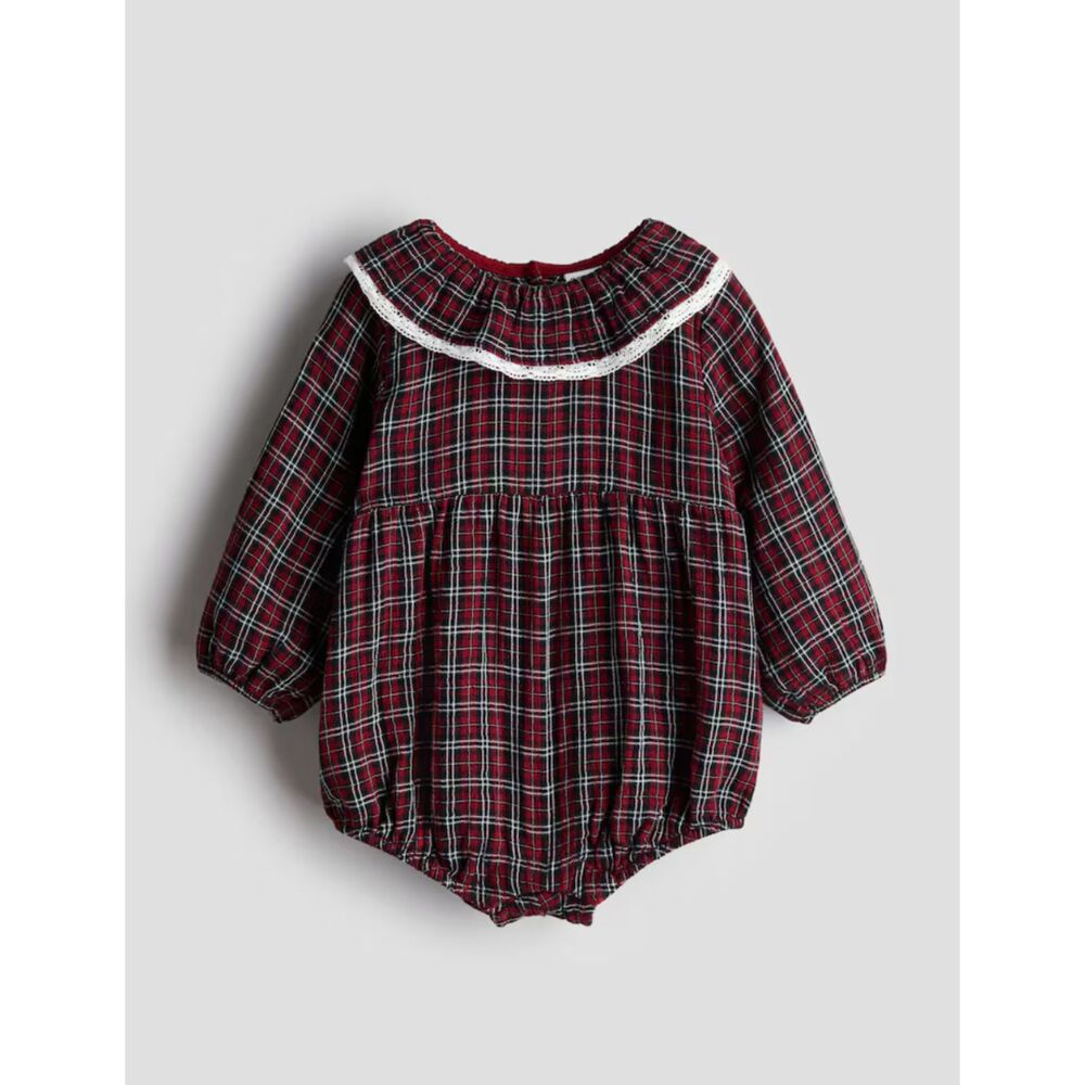 H&M Adorable’s plaid outfit. Size 4 to 6 months. ￼